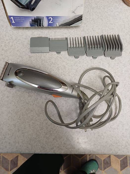 Машинка для стрижки волосся Vitek