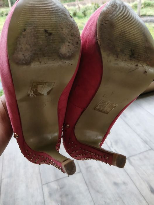 Buty na ukrytej platformie