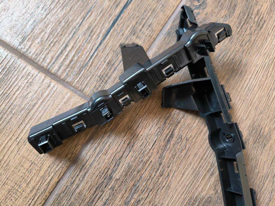 Кронштейн кріплення направляюча бампера ліва права Nissan Rogue Sport