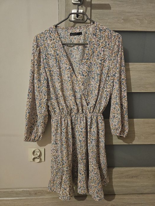 Sukienka krótka z długim rękawem na lato w kwiatki