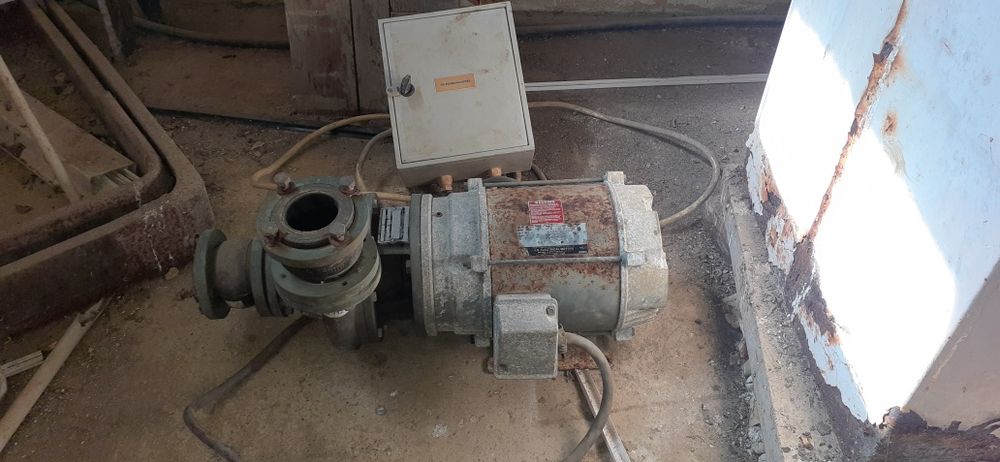 Bomba de água trifásica com quadro elétrico
