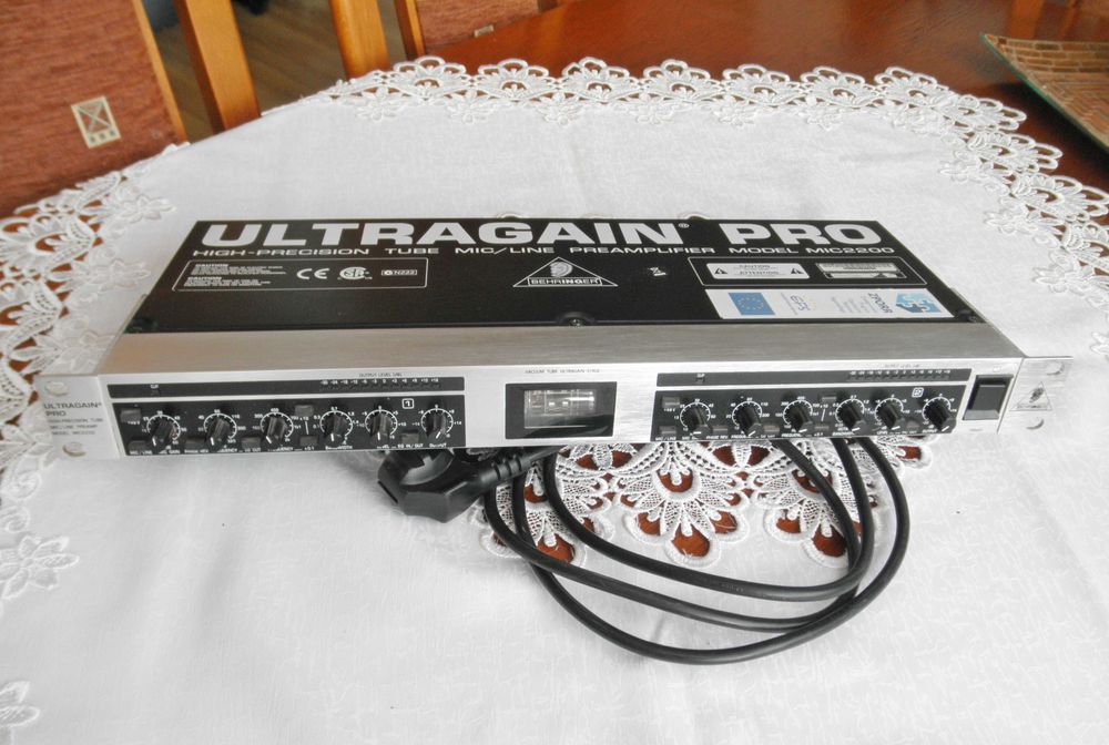 Behringer MIC 2200 Ultragain Pro. Preamplifier. Przedwzmacniacz.