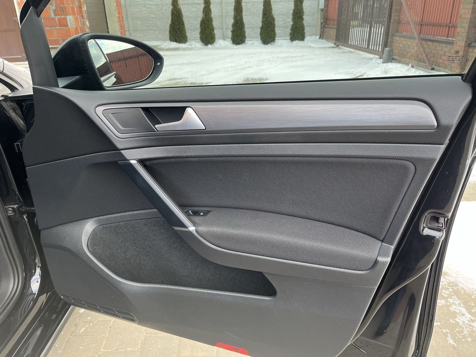 Volkswagen E-golf 35.8кВ