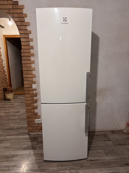 Холодильник Electrolux