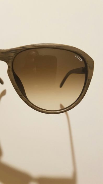 Óculos de sol LOZZA - Efeito Madeira, lentes em dégradé.