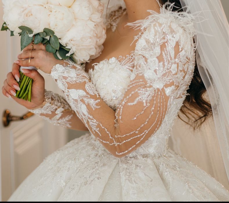 Весільне плаття.