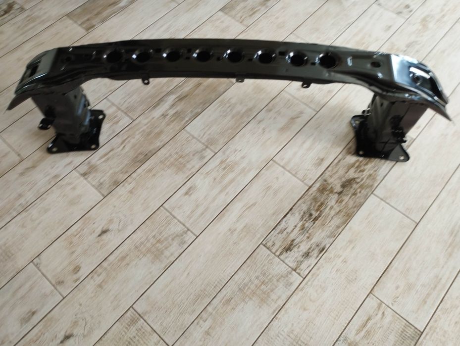 Усилитель переднего бампера форд эскейп 17 г