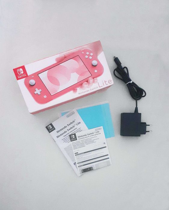 Nintendo Switch Lite + Animal Crossing: New Horizons