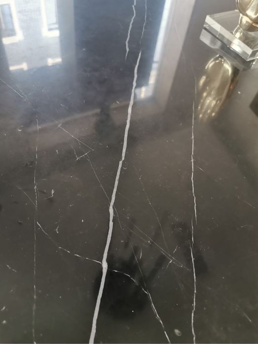 Mesa Redonda em Pedra Mármore + 4 cadeiras