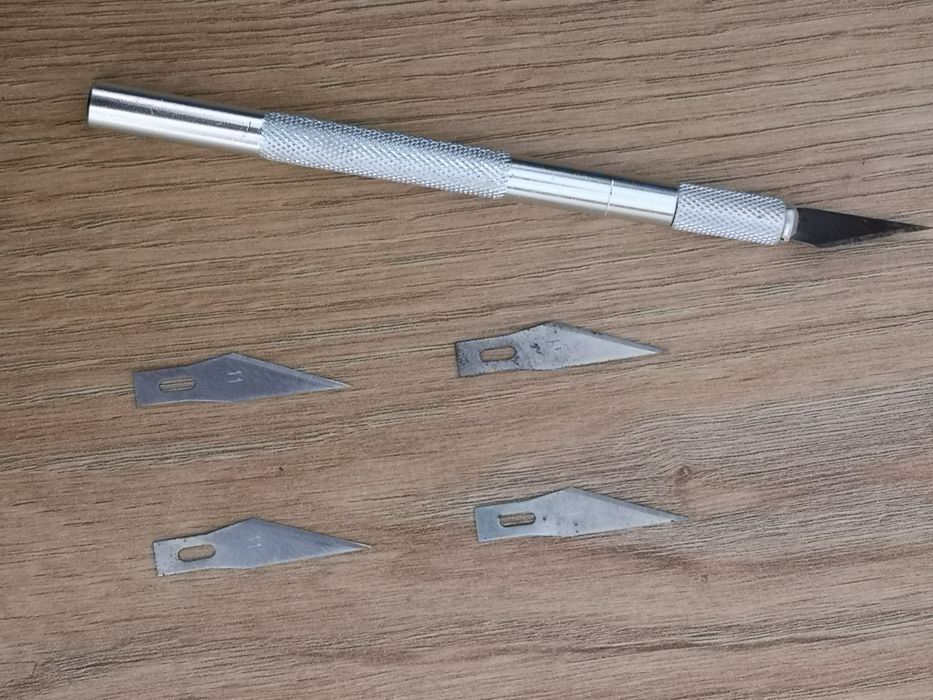 Skalpel nożyk modelarski stan dobry 4 nożyki dodatkowo