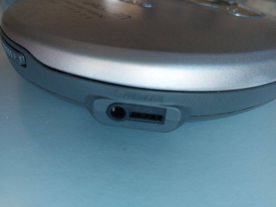 Vendo discman sony D-EJ610 para peças