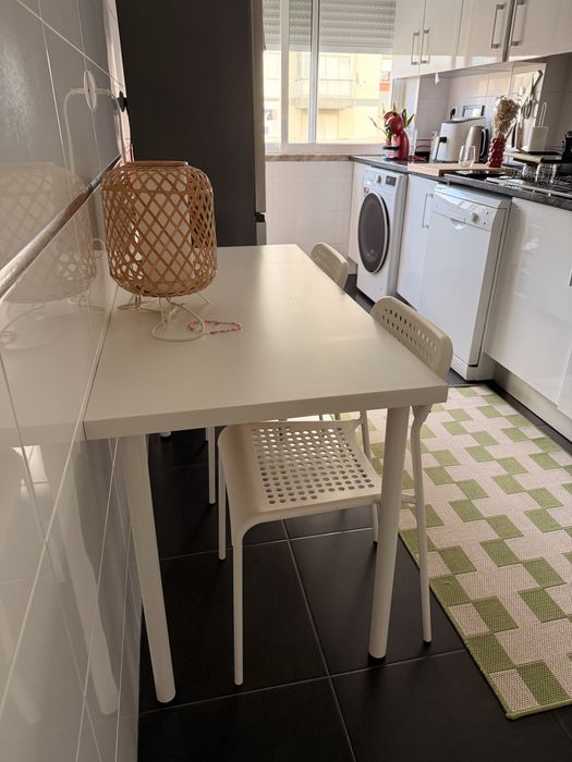 Secretaria/mesa + cadeiras