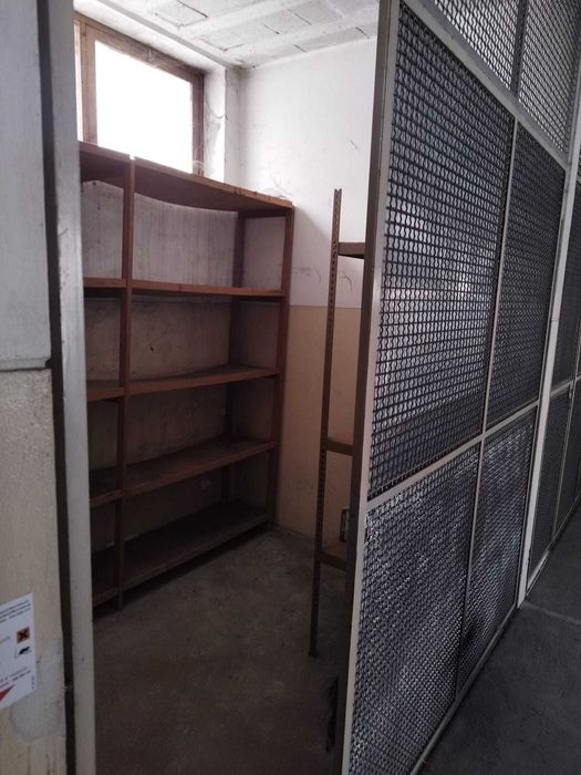 Garagem c/arrumos em rua António Bessa Leite, 924