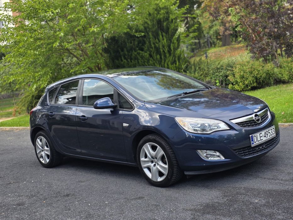 Opel Astra 2011r 1.4 benzyna 100 KM