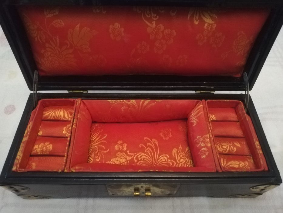 Caixa decorativa/guarda joias