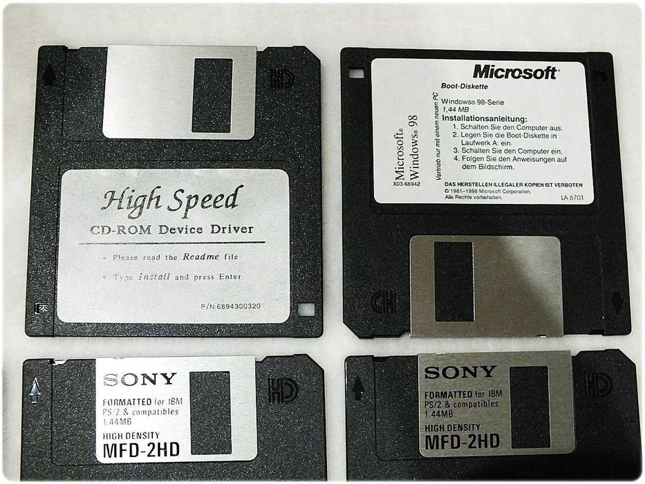 Dyskietka / Dyskietki SONY i Microsoft w zamykanym pudełku