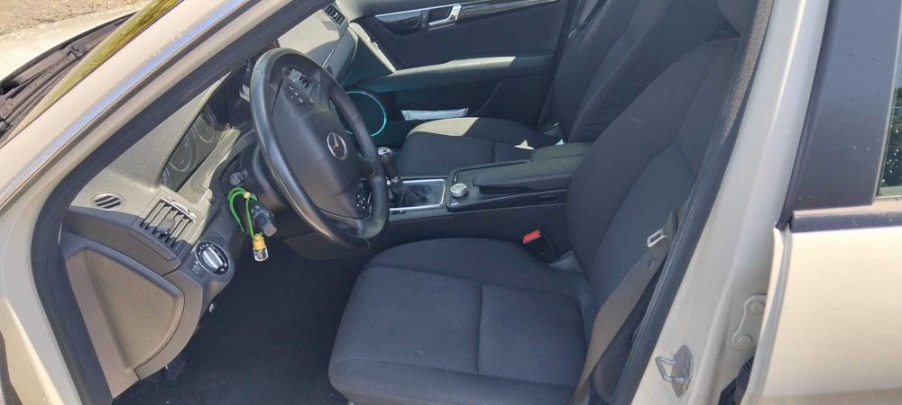 Venda de automóvel Mercedes C 220 CDI AMG com 115125 Km do ano 2010, com livro de histórico na marca, 1 dono.