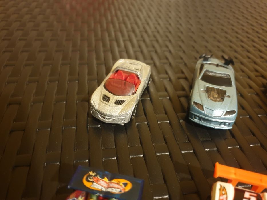 Carros Hotwheels Matchbox da Mattel