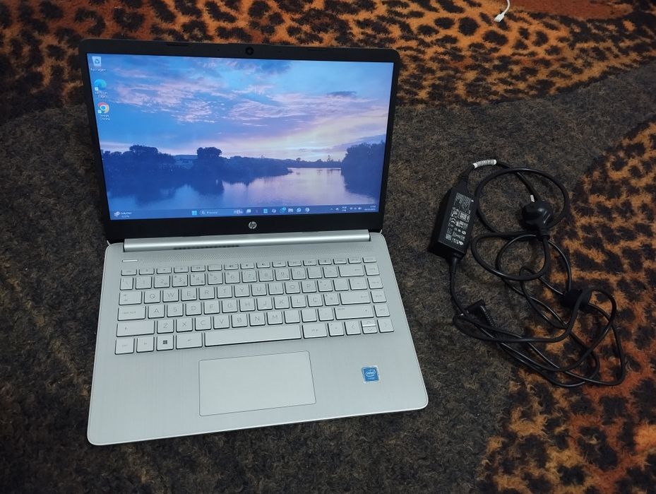 Computador portátil HP, seminovo quase nenhum marca de uso.