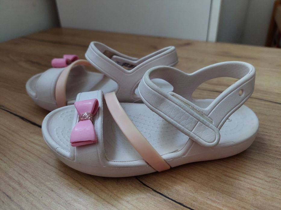 Crocs sandałki C8 dla dziewczynki  A