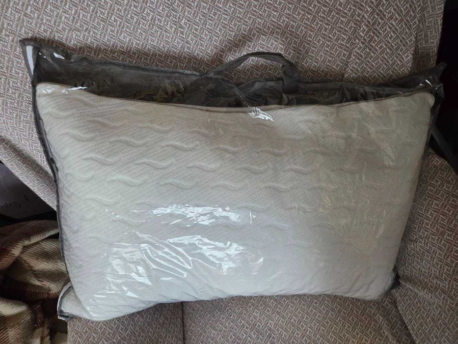 Подушка з ефектом пам'яті 42х65x15см WELLPUR STROKKEN