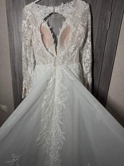 Розкішна весільна сукня в ідеальному стані Vero Bloom