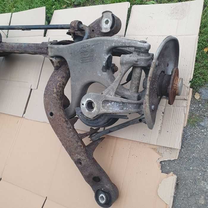 Audi a4 b8 belka tył tylna