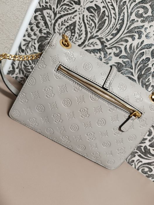 Сумочка від Guess