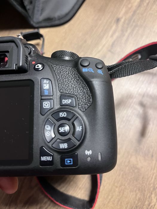 Aparat Canon EOS 2000D