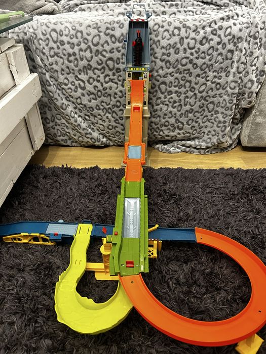 Tor Hot Wheels Oblężenie Mutantów