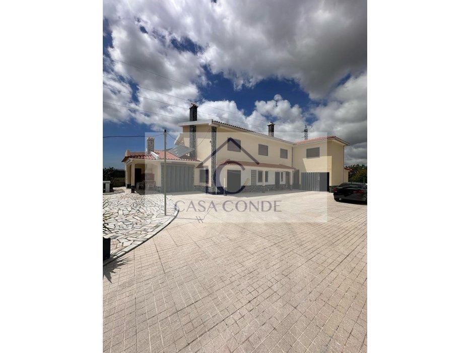 Moradia Isolada T4 com Piscina e Lote de 1.960 m² - Courelas da Brava