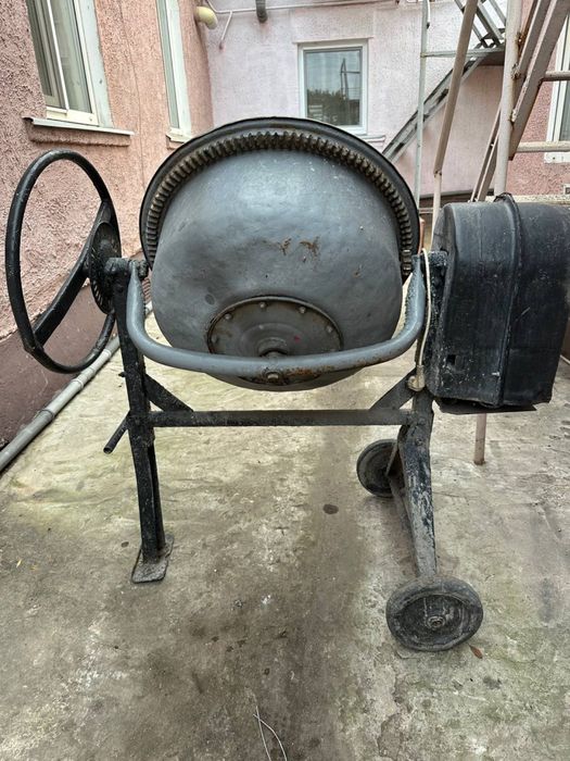 Бетономешалка………