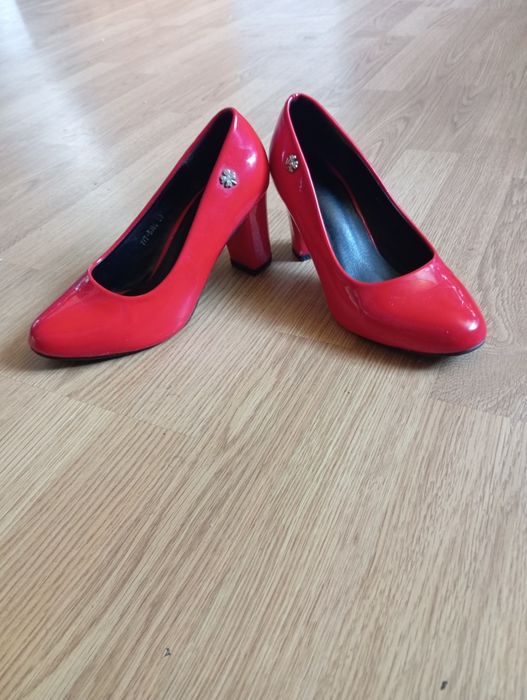 Жіночі лакові мешта