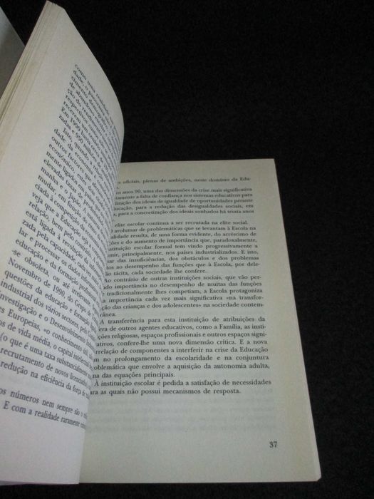 Livro Educação e Sociedade de Risco Maria Manuela Machado da Silva 1ª edição 1993