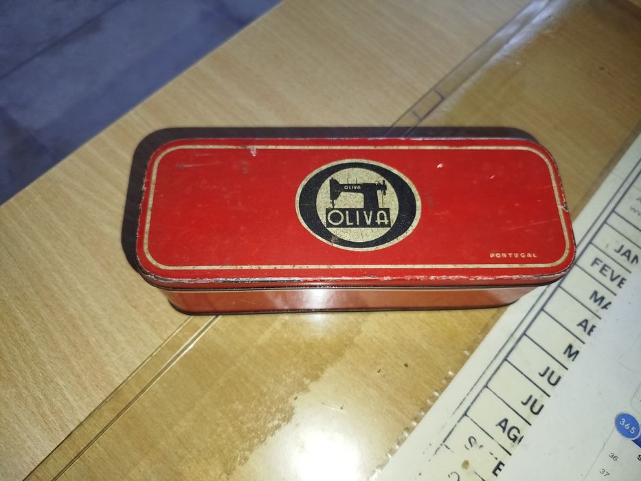 Caixa de metal da oliva