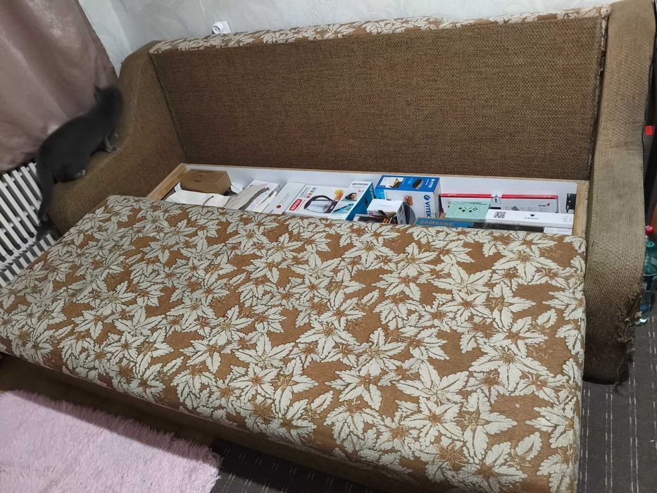 Диван Єврокнижка з подушками