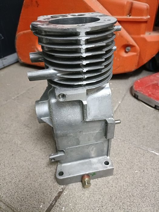 Blok silnika karter Briggs 5hp Briggs&stratton wał poziomy 65mm tuleja