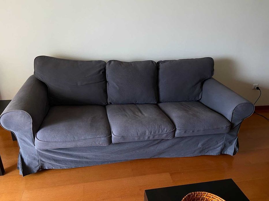 Sofá 3 lugares, muito confortável, capas amovíveis