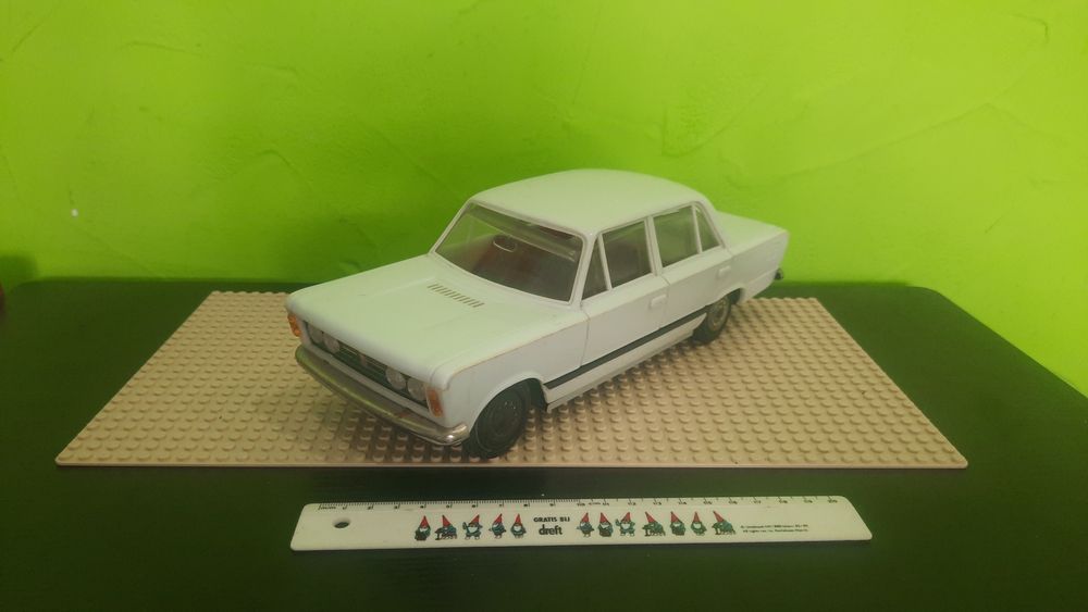 Wyprzedaż kolekcji zabawek PRL! CZZ Częstochowa Fiat 125p Napęd
