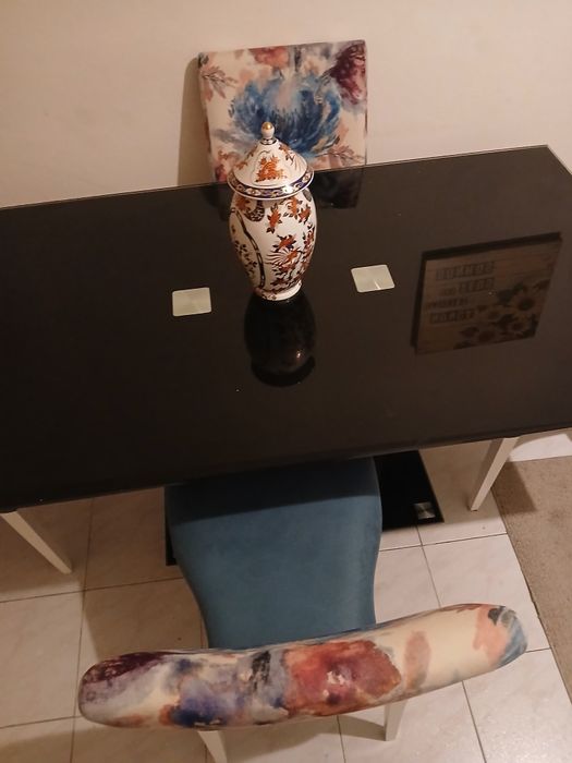 Mesa de jantar com 4 quatro cadeiras