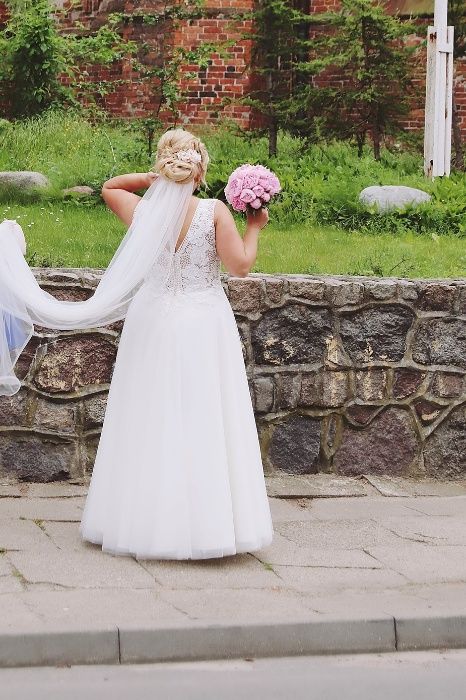 Suknia ślubna koronkowy gorset