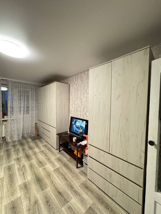 КРЕС, 2 кім. ЧЕШКА , 4йповерх, окремі кімнати, можна по ЄВідновлення