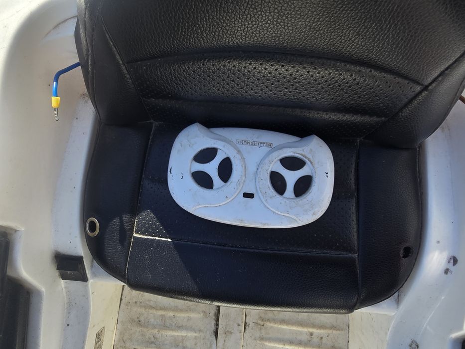 Дитячий електромобіль