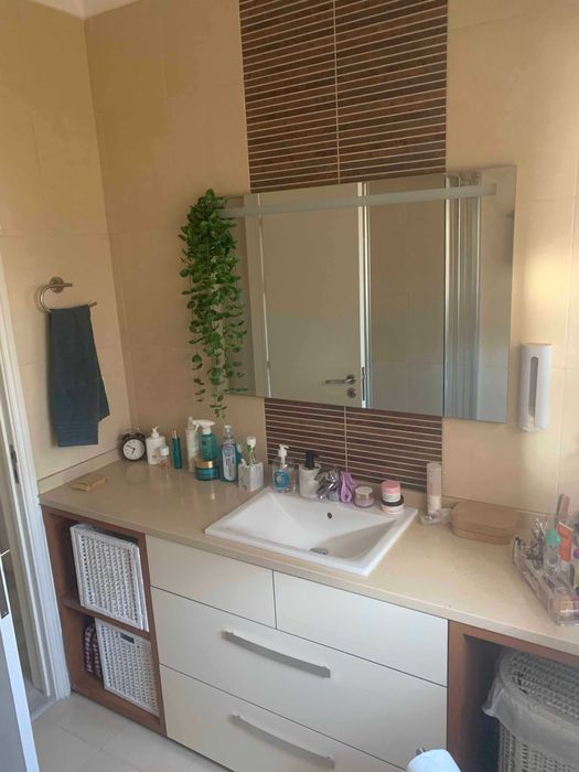 Quarto Individual c/ Varanda - Loures (disponível)
