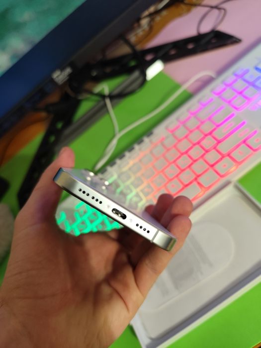 iPhone 16 Pro Max — новий / ОС:Android / 1000GB