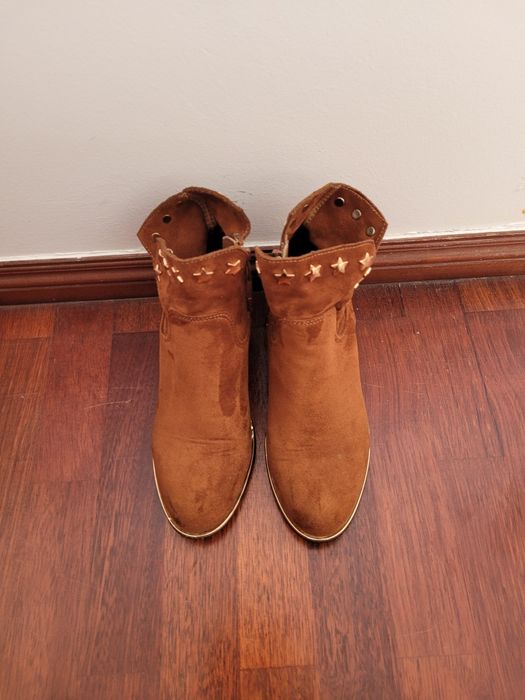 Botas em pele género veludo 39