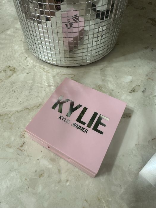 Kylie highlighter rozswietlacz 020 ice me out