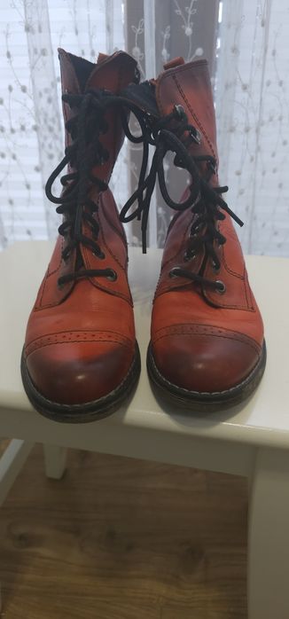 Buty wiązane glany trzewiki Carinii r.37