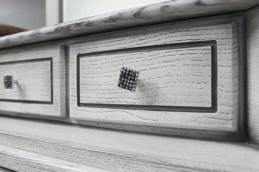 Quarto em decapê cinza