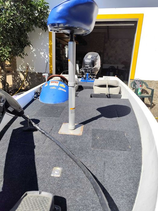 Barco para pesca ao Achigã